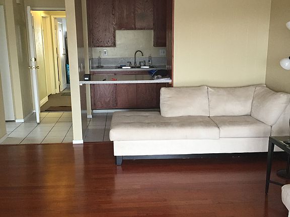 5th image of 1645 Emerald St APT 2I