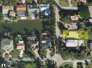 9740 Vanderbilt Dr, Naples, FL 34108