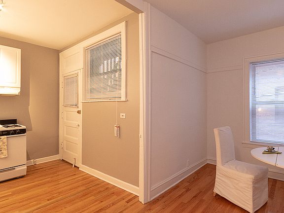 5th image of 626 W Stratford Pl #W1