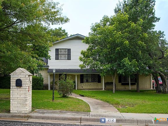 2nd image of 212 Highland Oaks Dr