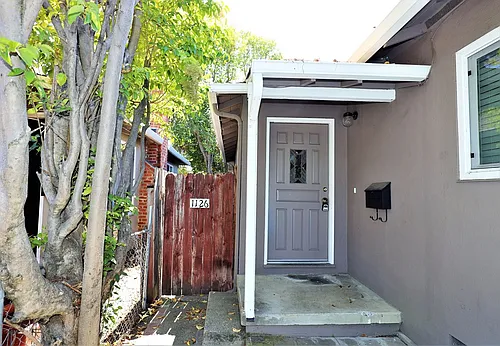 1126 King St Photo 1