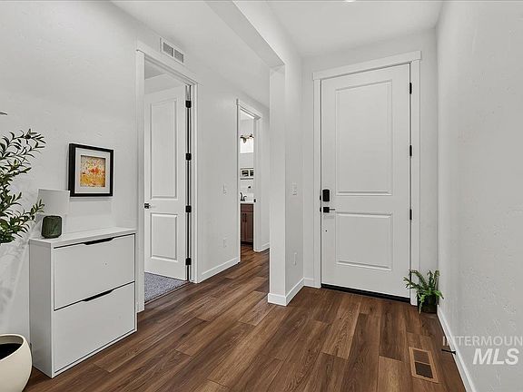 5th image of 555 Burnside Ave