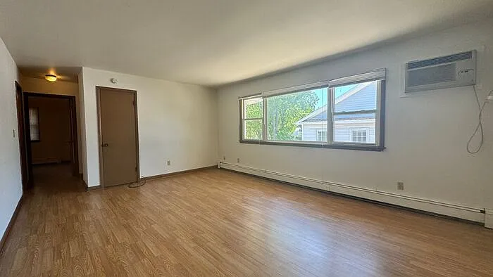 614 E Jefferson St #9 — Photo 2