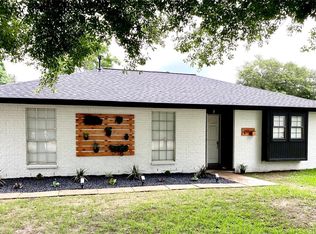211 S Poplar St, Tomball, TX 77375