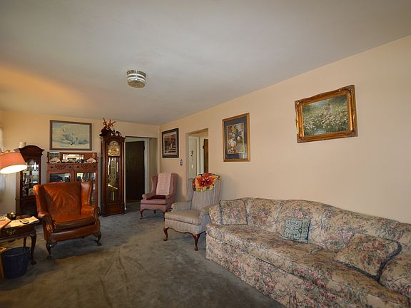2nd image of 4 Cherry Ln