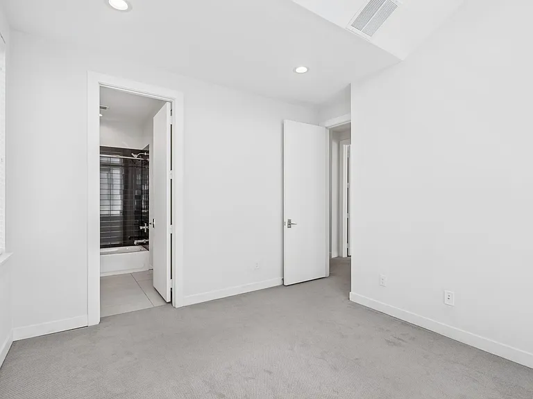 1518 N Carroll Ave — Photo 21