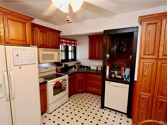 3rd image of 1305 Arbor Ave