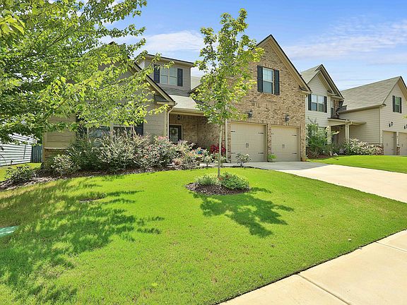 3rd image of 50 Parklane Cir