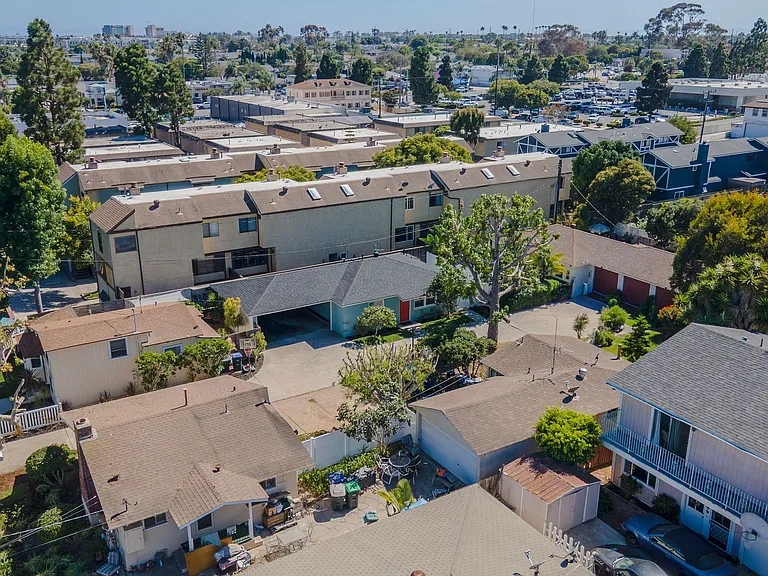 1929 Anaheim Ave — Photo 24