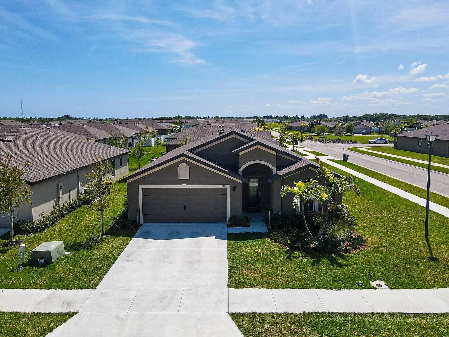 4 bed, 2.0 bath, 1851 sqft, $2,500 — Photo 3
