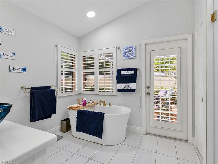 1256 Naples Lake Dr — Photo 24