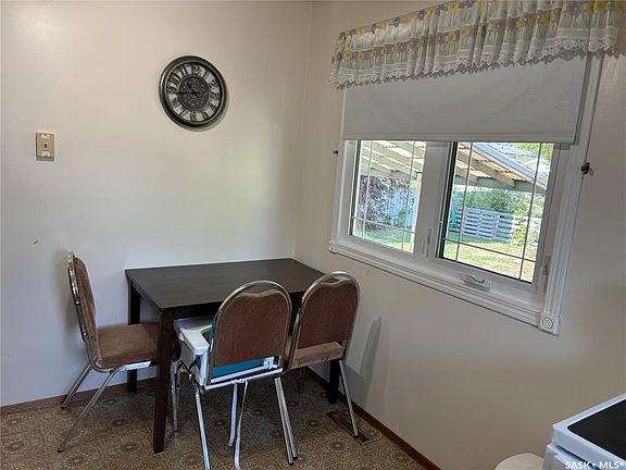 3rd image of 8 Whyte PLACE