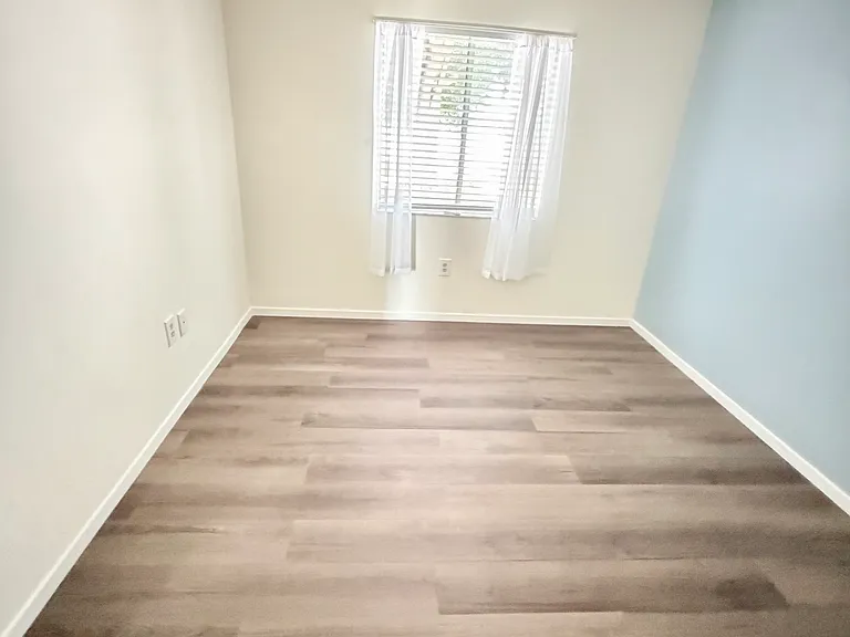 205 Winter Ridge Blvd #205 — Photo 6