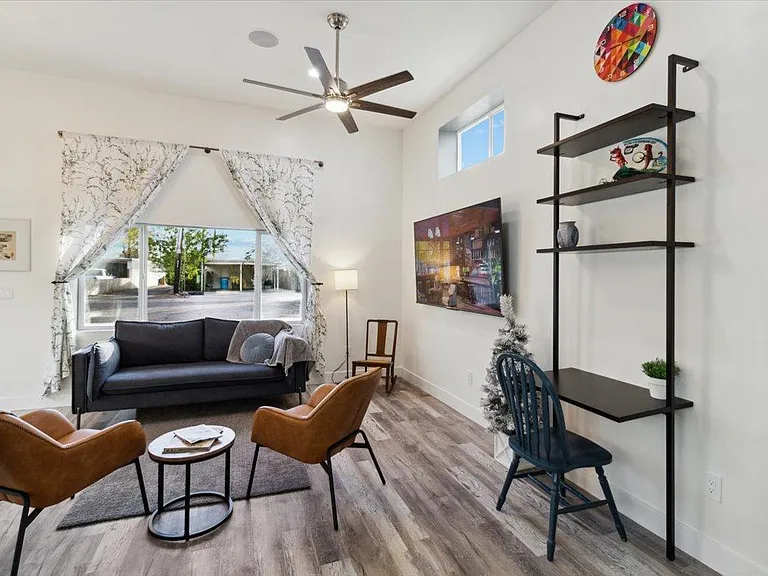 1701 W Mitchell Dr #CASITA — Photo 2