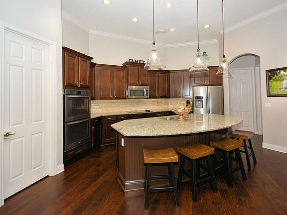 4th image of 164 Ellsworth Cir
