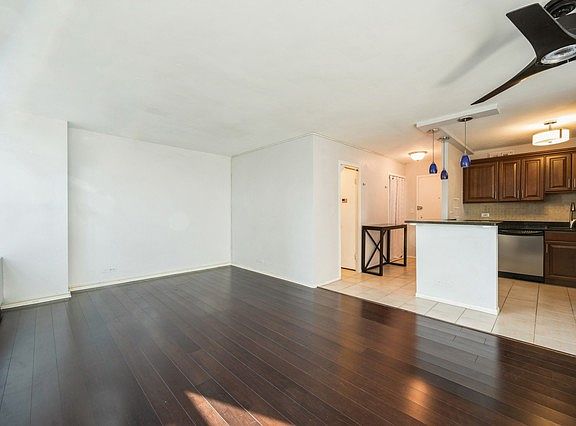 4th image of 3550 N Lake Shore Dr APT 923