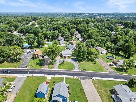 3rd image of 2096 Lonedell Rd