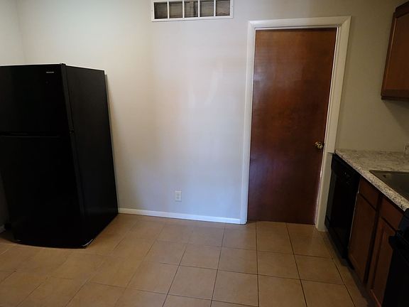 2nd image of 211 Eisenhower Dr #9