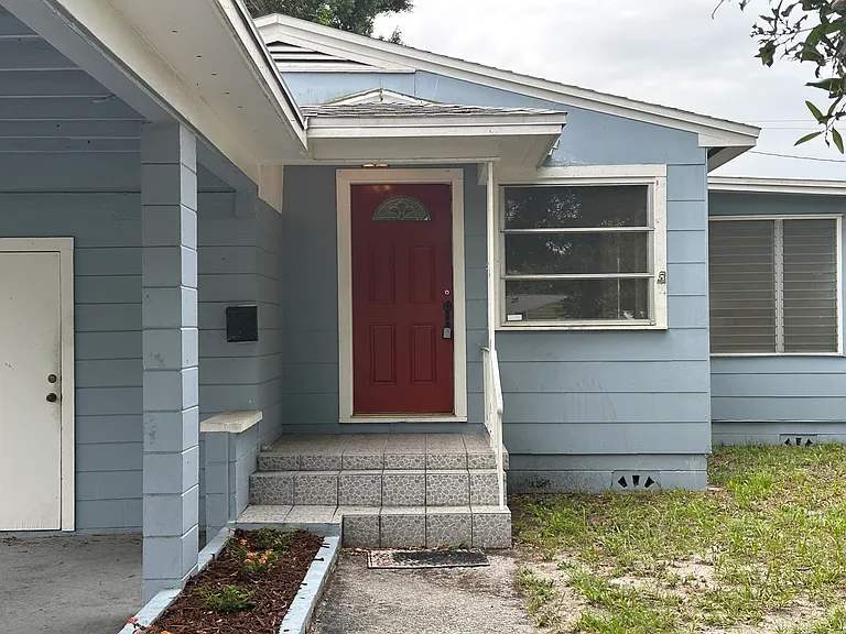 Front Entrance of Cottage w/ brick lined streets