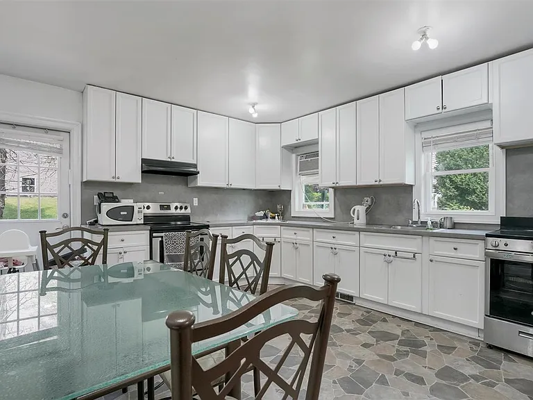 21 Nelshore Dr — Photo 10