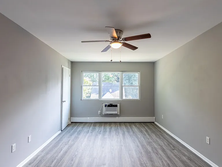 15 Saint Johns Pl — Photo 11