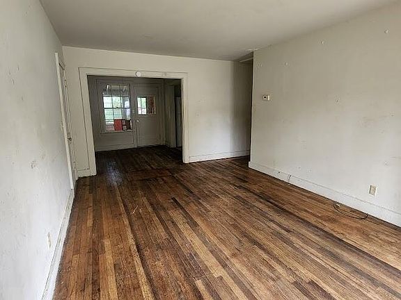 3rd image of 416 W 7th St