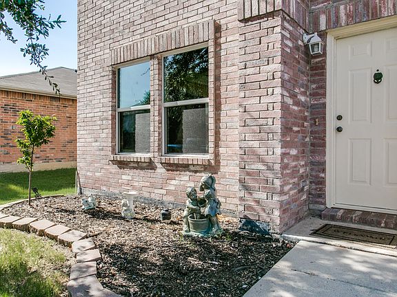 2nd image of 2233 Red Oak Dr