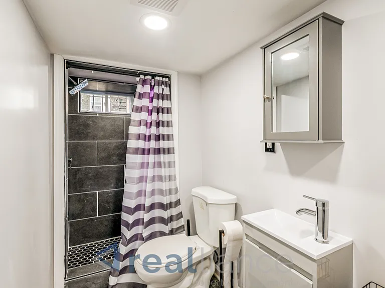 2302 E St NE — Photo 14