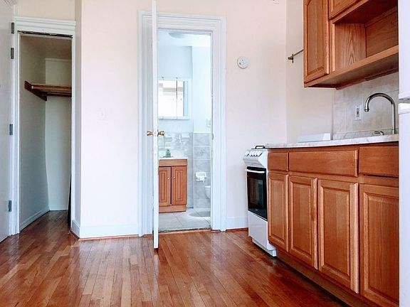 5th image of 67 Cambridge Pl APT 3F