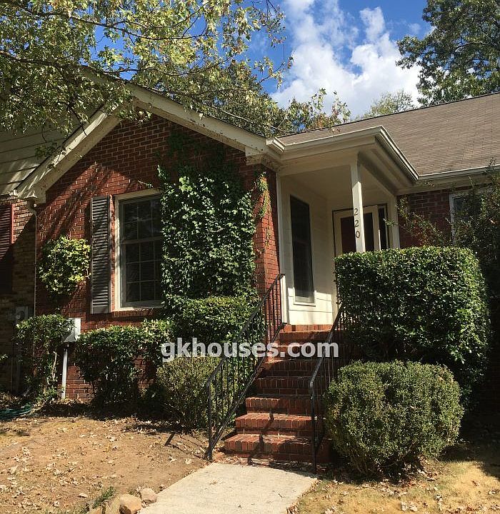 1st image of 220 Woodbury Dr