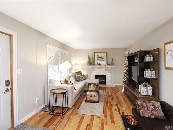 3rd image of 2651 Crescent Blvd