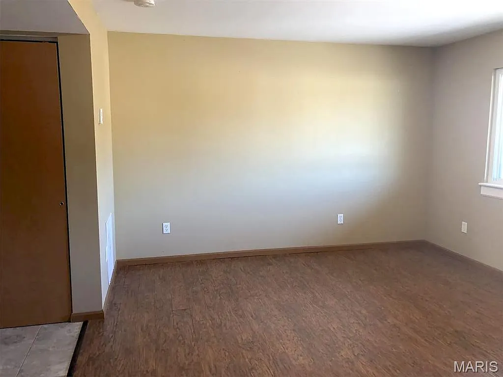 1 bed, 1.0 bath, 900 sqft, $825 — Photo 2