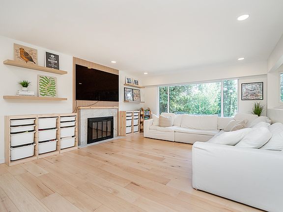 3rd image of 137 College Park Way