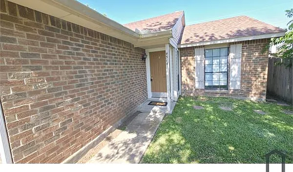 3 bed, 1266 sqft, $2,300 — Photo 2