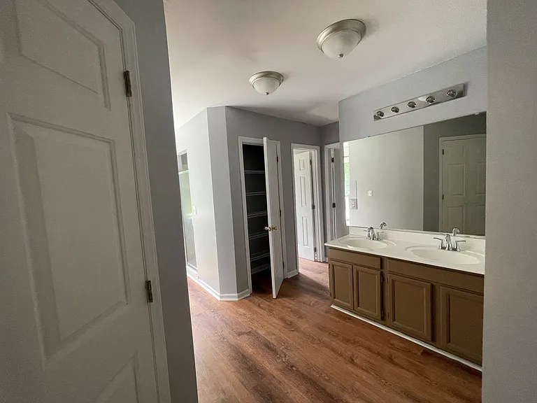 1307 Newfoundland Ct — Photo 32