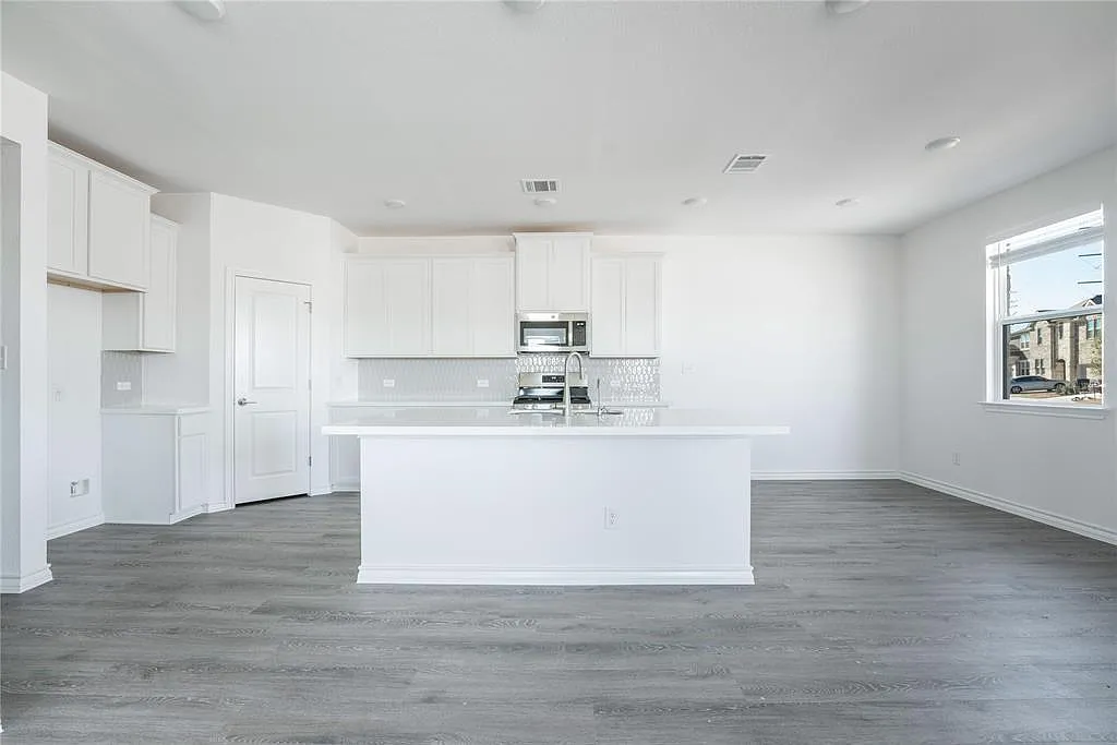 3 bed, 2.5 bath, 1572 sqft, $1,950 — Photo 4