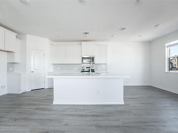 4th image of 103 W Thurman Holt Rd