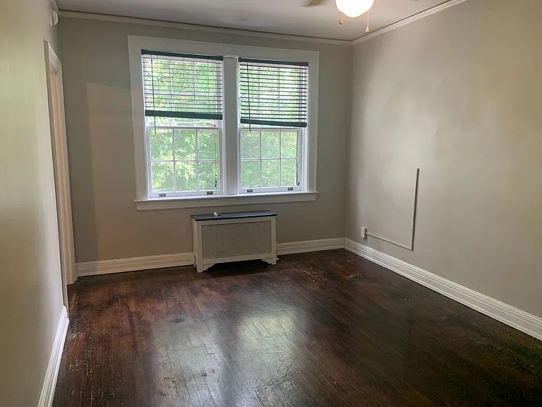 Winburn Court Apartments — Photo 4
