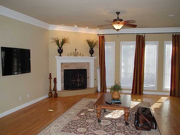 3rd image of 2054 N Barrington Dr