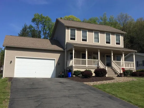447 3rd St, Blakely, PA 18447
