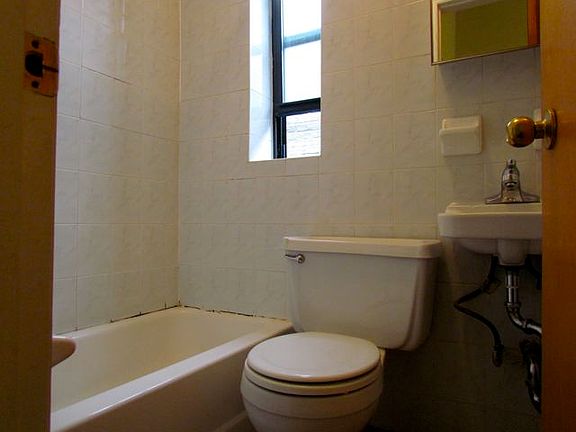 5th image of 171 Sullivan St APT 11