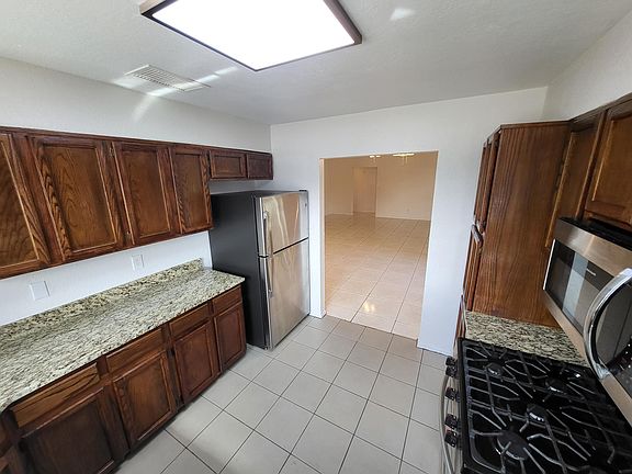 5th image of 8500 Saratoga Dr