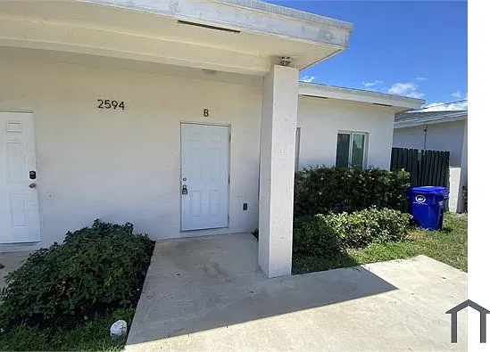 6 bed, 2010 sqft, $3,500 — Photo 2