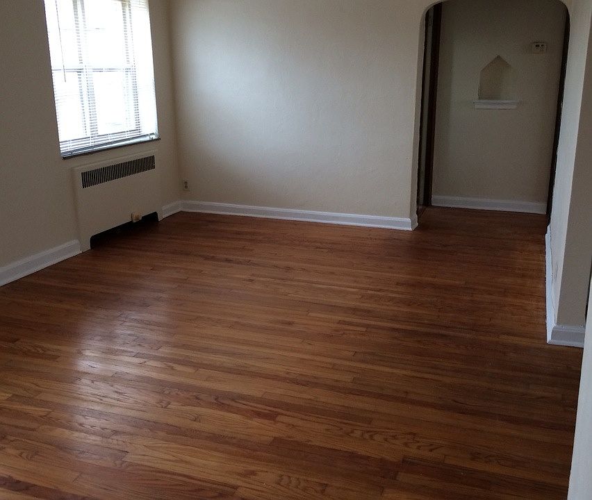 2nd image of 5835 Lindenwood Ave #3W