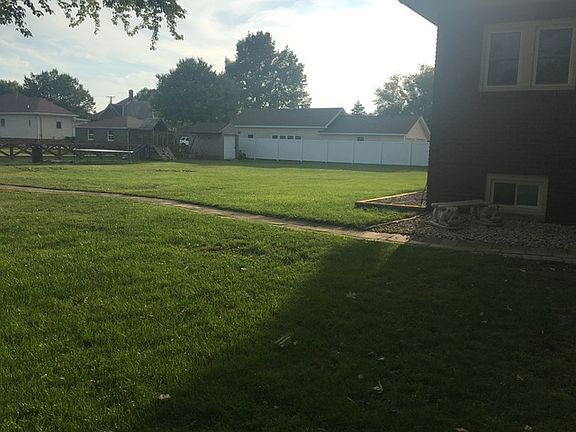 4th image of 1425 E Hickory St