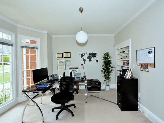 4th image of 925 Ladbroke Ln