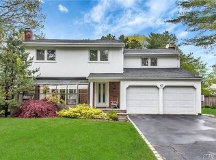 9 Capri Ct, Dix Hills, NY 11746