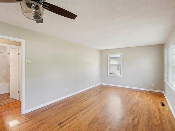 3rd image of 905 S Highland Dr