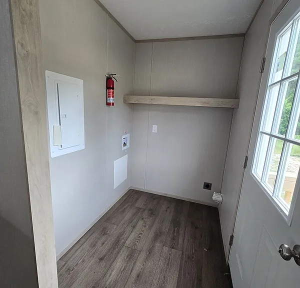 1943 Boxwood Ln — Photo 7