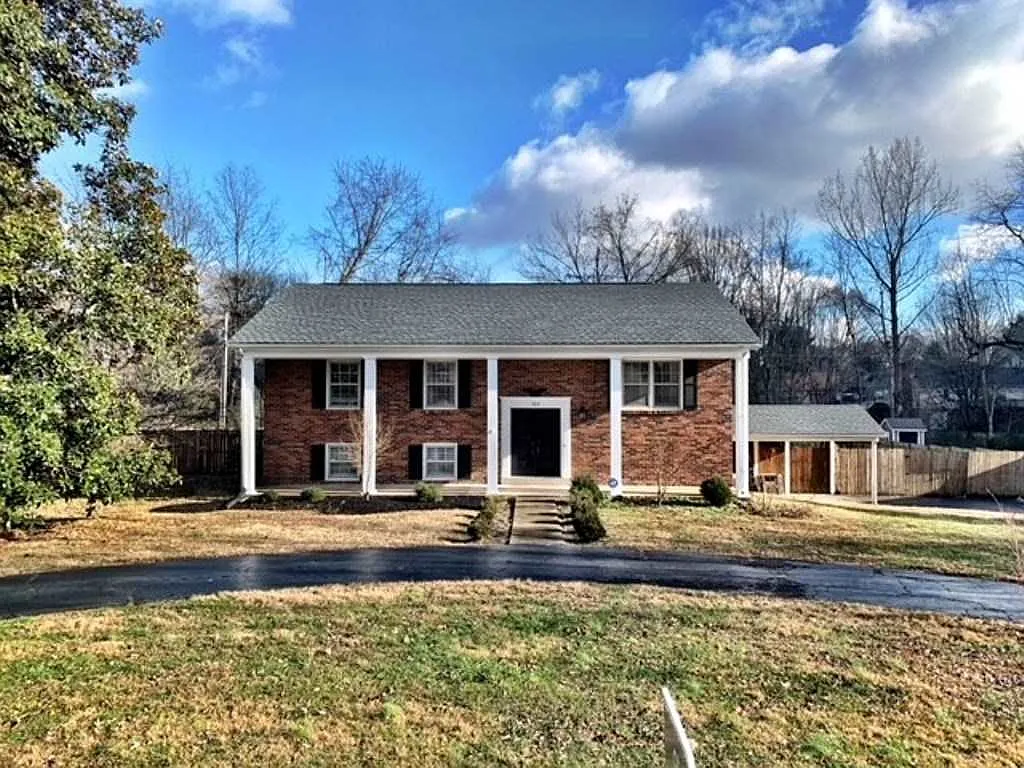 302 Cumberland Cir photo 1